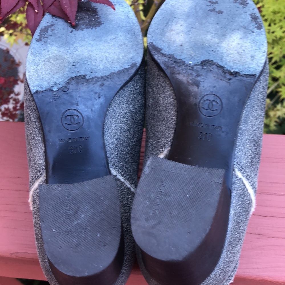 CHANEL grey leather ankle boots size 70, heels 1.5” - Picture 5 of 8